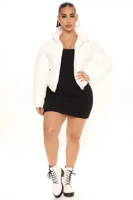 Women's White Puffer Jacket With Long Sleeves
